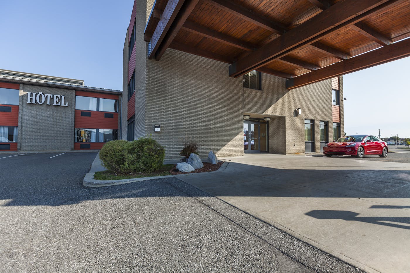 Photos SaintHyacinthe Moderne et confortable! Les Hotels Dauphin